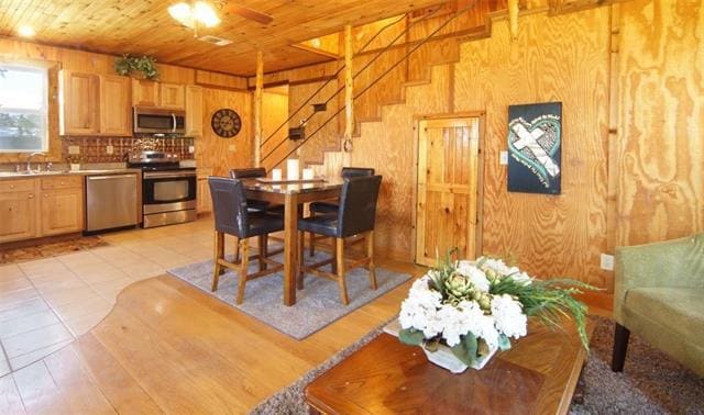 Building Photo - 504 Doe Ln