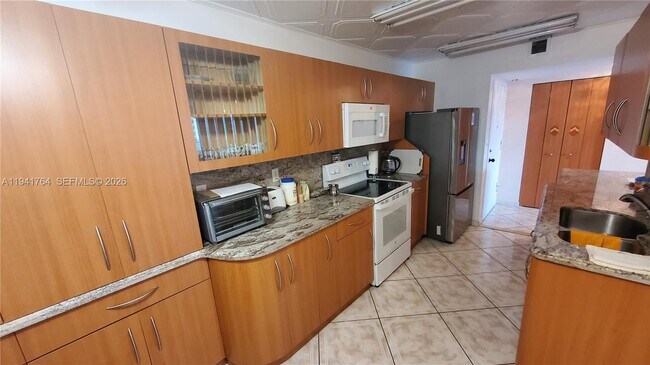 Building Photo - 1833 S Ocean Dr