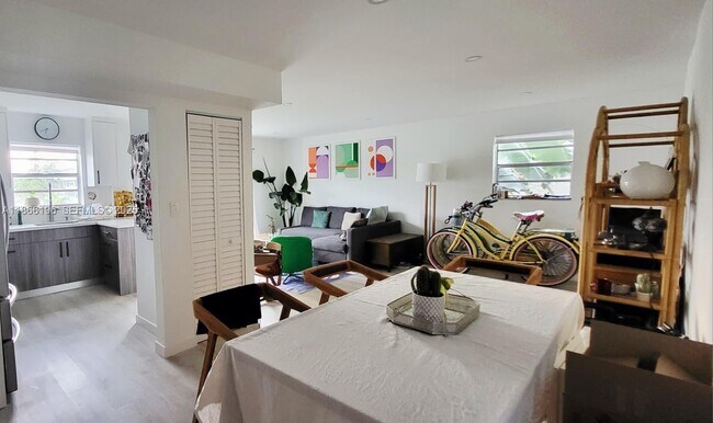 Building Photo - 1605 Meridian Ave