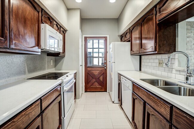 Building Photo - 1881 Bering Dr