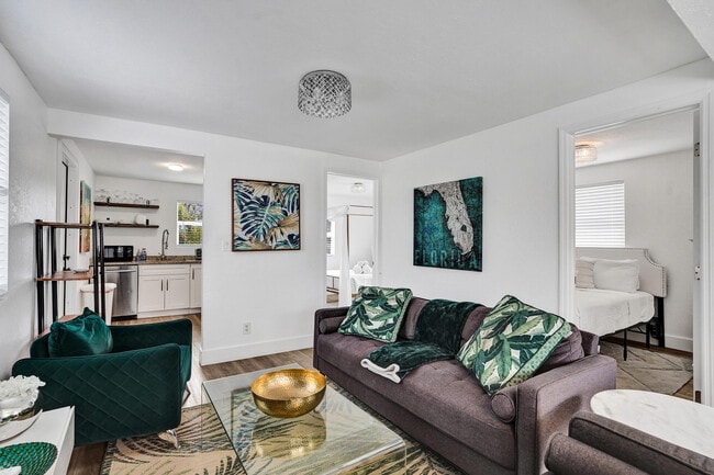 Building Photo - 311 SE 3rd Ave