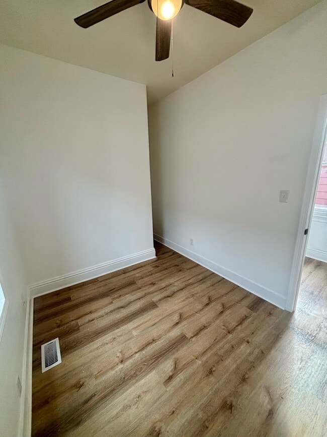 Building Photo - 525 E 8th St