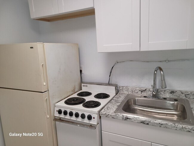 Building Photo - Martha Drive Triplex (3)