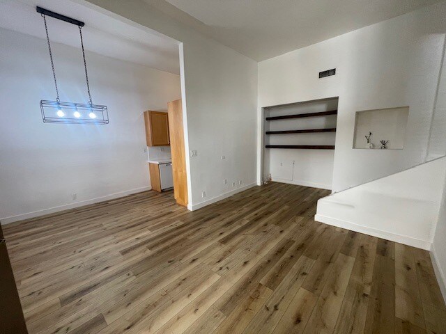 Building Photo - 808-812 Westmount Dr