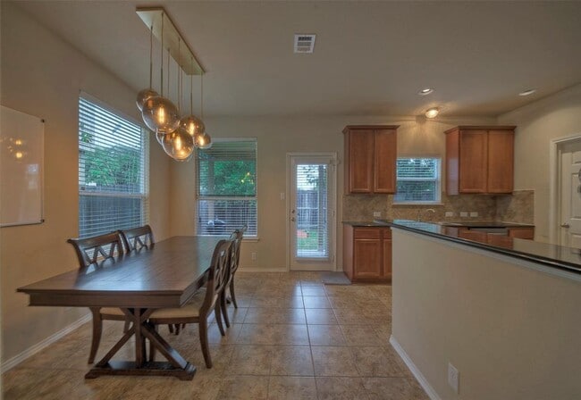 Building Photo - 8809 White Ibis Dr