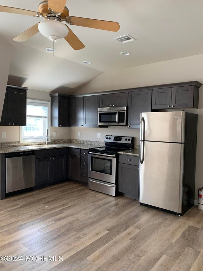 Building Photo - 207 Brinley Ave