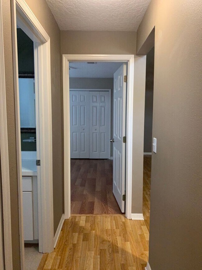 Building Photo - 3/2 Pool Home in Manderley Run