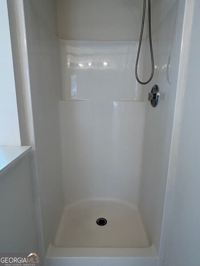 Building Photo - 20 Shenandoah Dr