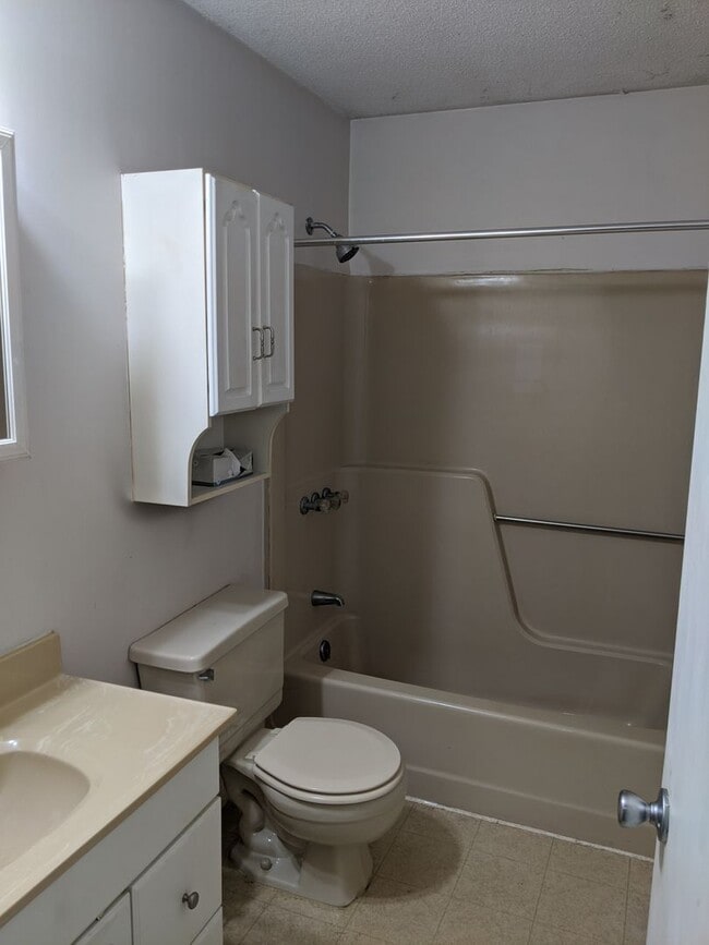 Building Photo - 1129 Wake Robin Dr