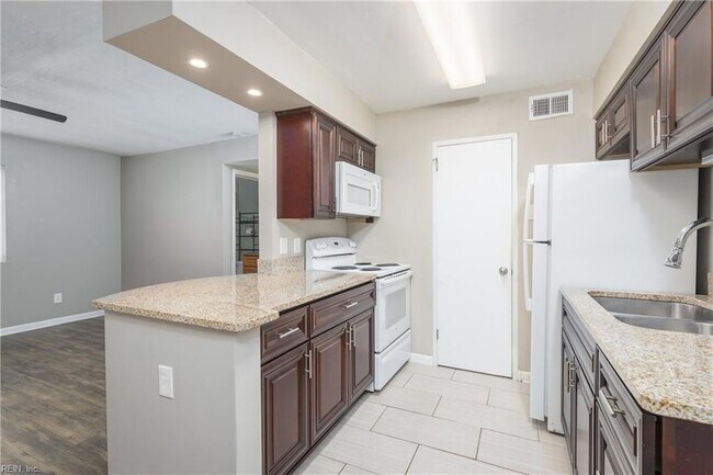 Building Photo - 1226 Little Bay Ave