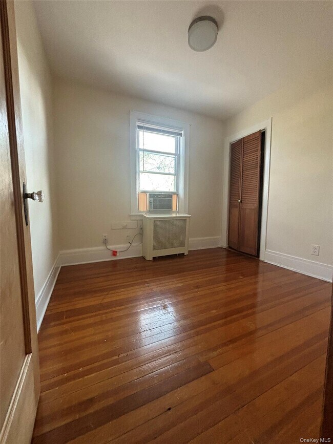 Building Photo - 837 White Plains Rd
