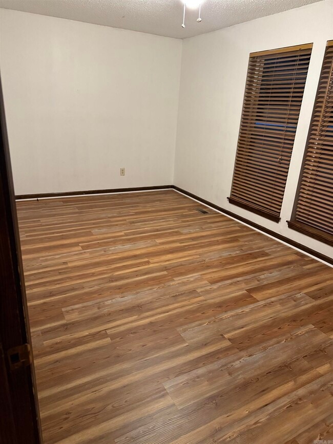 Building Photo - 236 Pine Knot Rd