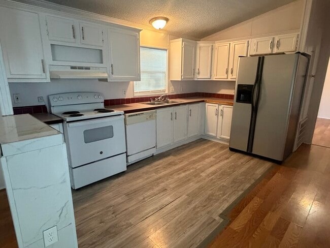 Building Photo - 4222 Live Oak Ln