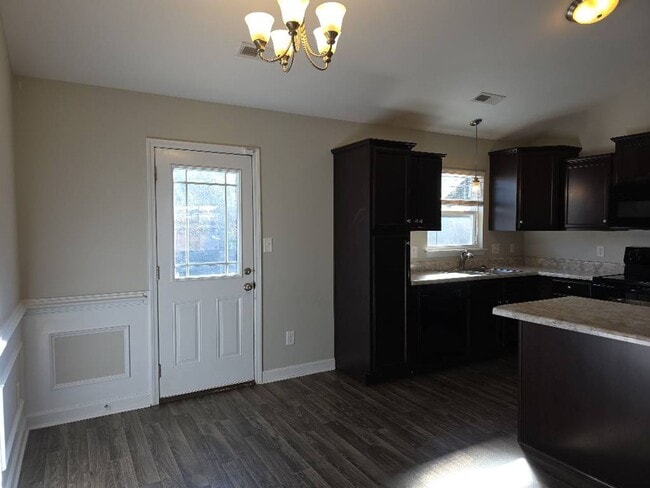 Building Photo - 3 bedroom, 2 bath in Rockford Forest