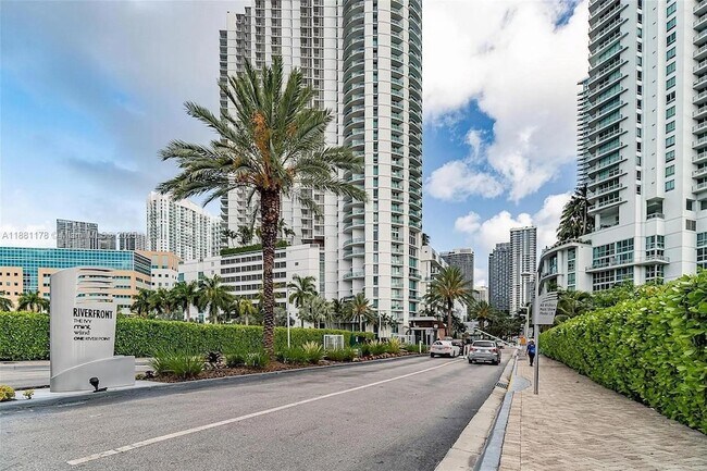 Building Photo - 90 SW 3rd St