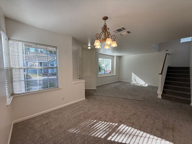 Building Photo - 4 bed 2.5 bath 2 story home available now!