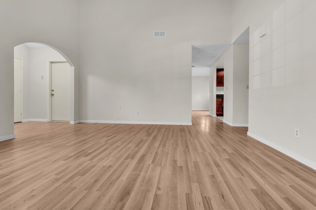 Building Photo - 1688 Bruin St