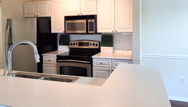 Building Photo - Beautiful WATER VIEW 3 bedroom, 2 bathroom...