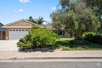 Building Photo - Single Level 4-Bedroom Home in Excellent H...