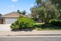 Building Photo - Single Level 4-Bedroom Home in Excellent H...