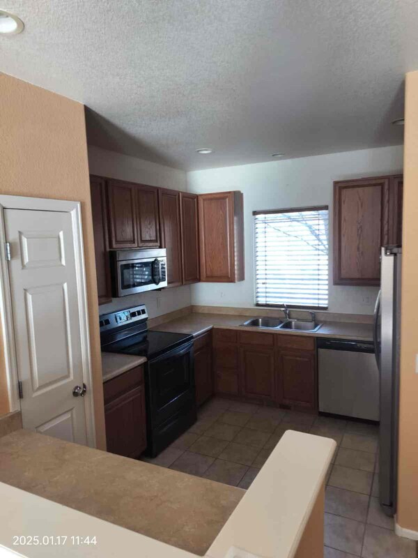 Building Photo - 2217 Falkirk Dr