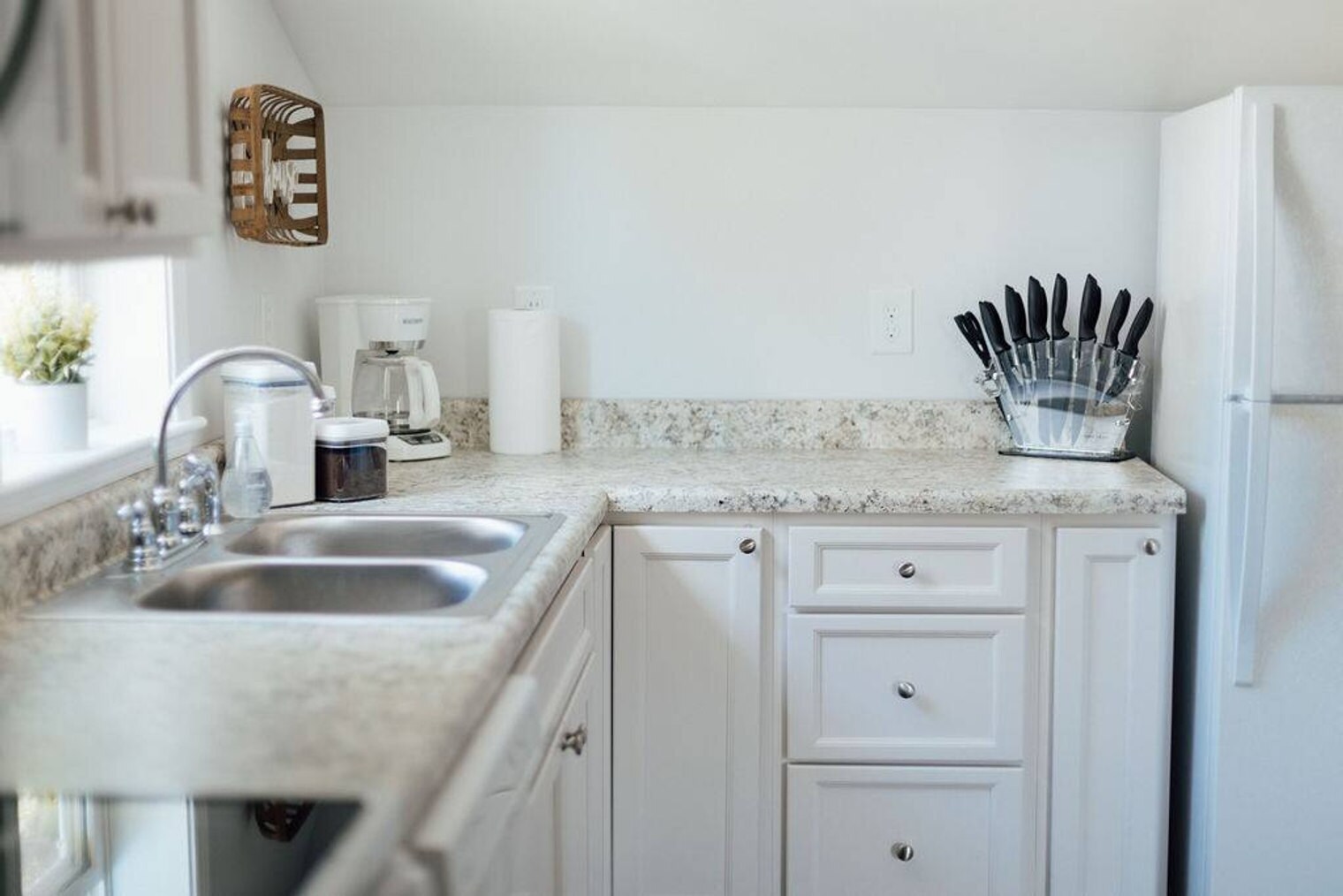 Building Photo - 905 Hill St