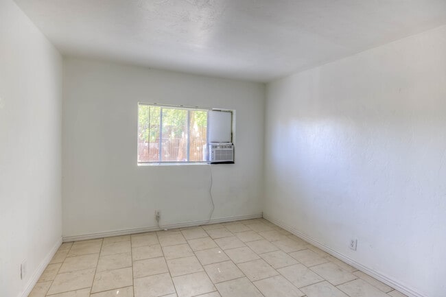 Building Photo - 2555 E Fort Lowell Rd