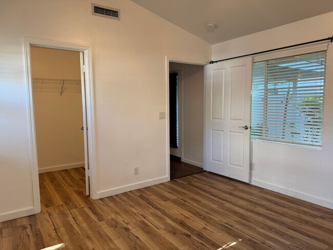 Building Photo - Stunning 4 Bedroom with 3 Bathroom Home in...