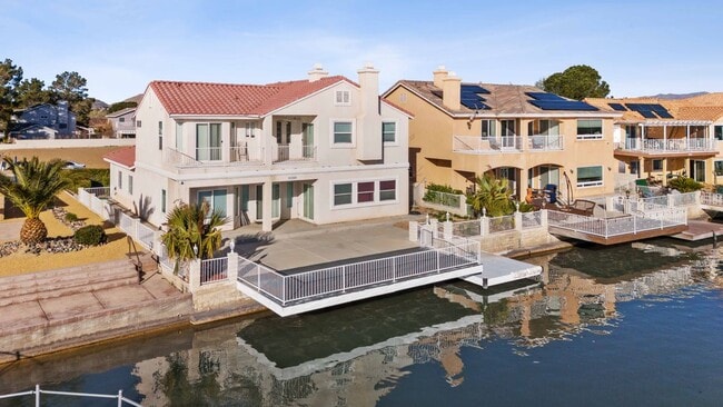 Building Photo - 18075 Lakeview Dr