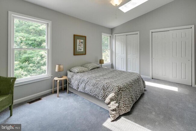 Building Photo - 1353 Templeton Pl