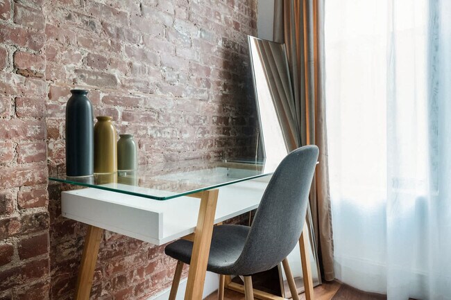 Building Photo - 241 E 24th St