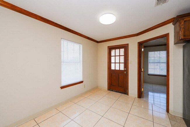 Building Photo - 2704 San Agustin Ave
