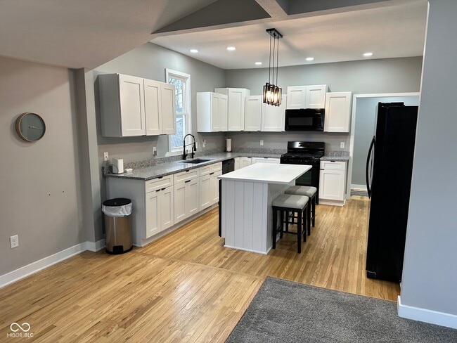 Building Photo - 310 S Nebraska St