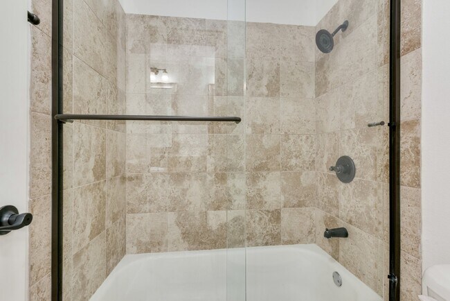 Building Photo - Spacious Elegance 5-Bed, 4.5-Bath Home with outside oasis