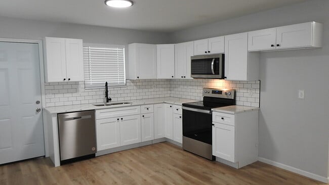 Building Photo - Newer Build - 3 bed -2bath Home in Indepen...