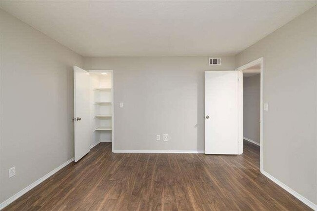 Building Photo - 306 Augusta Dr