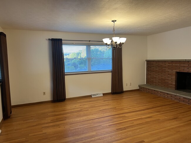 Living great room - 1818 Pinewood Dr