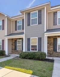 Building Photo - Charming Townhome Living in The Burroughs at Carolina Plantations!