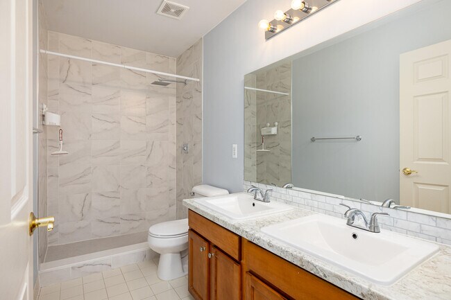 Building Photo - 8312 N Warwick Ct