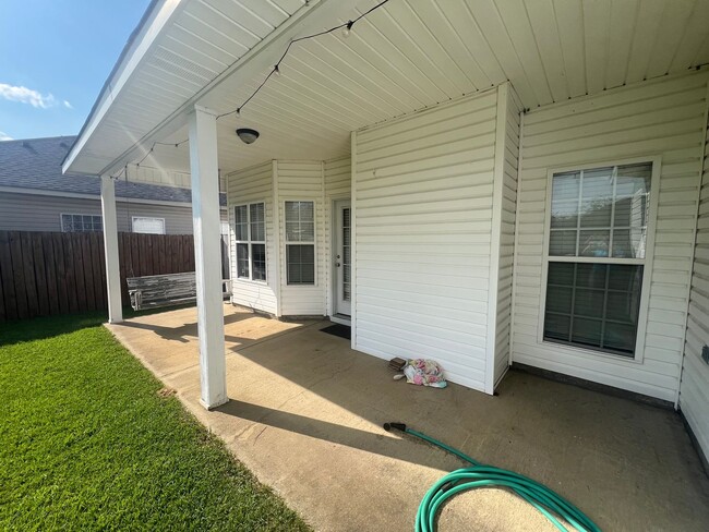 Building Photo - 3 bedroom 2 bathroom in Clear Creek Colony