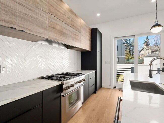 Building Photo - 114 Church St