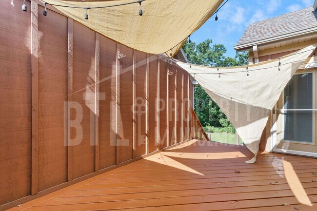 Building Photo - 3 Bedroom/2 Bath Duplex in Stonebridge Vil...