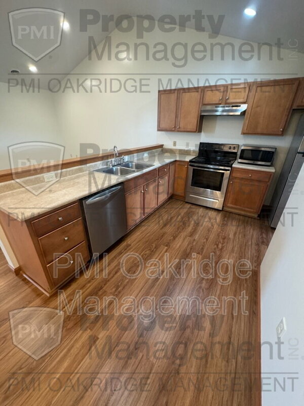 Building Photo - 107 Meadow Dr