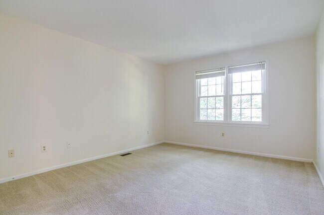 Building Photo - 1646 Montmorency Dr