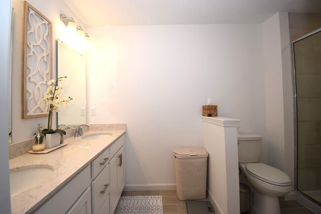 Building Photo - Spacious 3-bedroom, 2.5-bath townhome