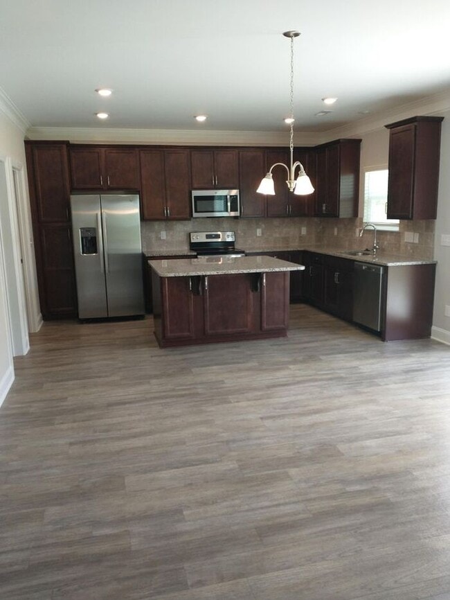 Building Photo - Coming Soon - Gorgeous Home with 4 bedroom, 2.5 bath and large loft area!