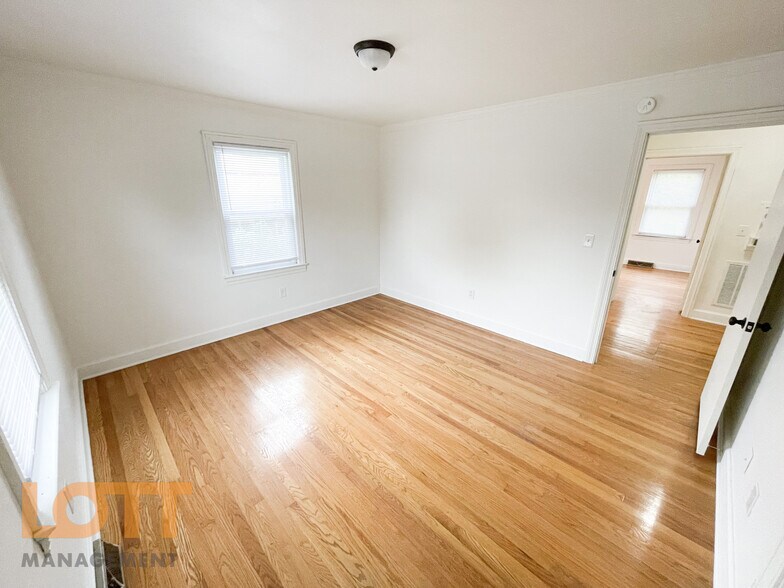 Building Photo - 3 Juanita Ct