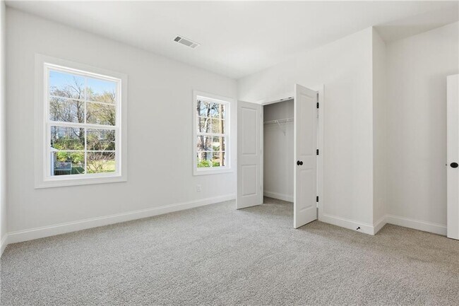 Building Photo - 120 Poplar St