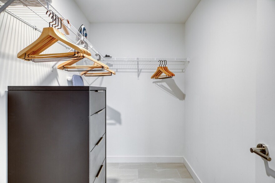 Building Photo - 21 NE 22nd St