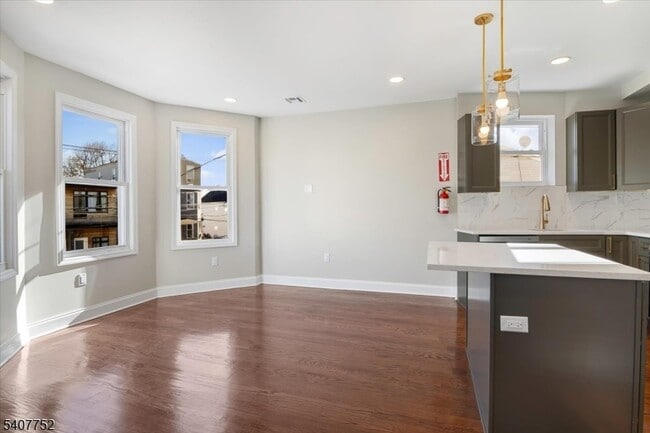 Building Photo - 579 S 12th St